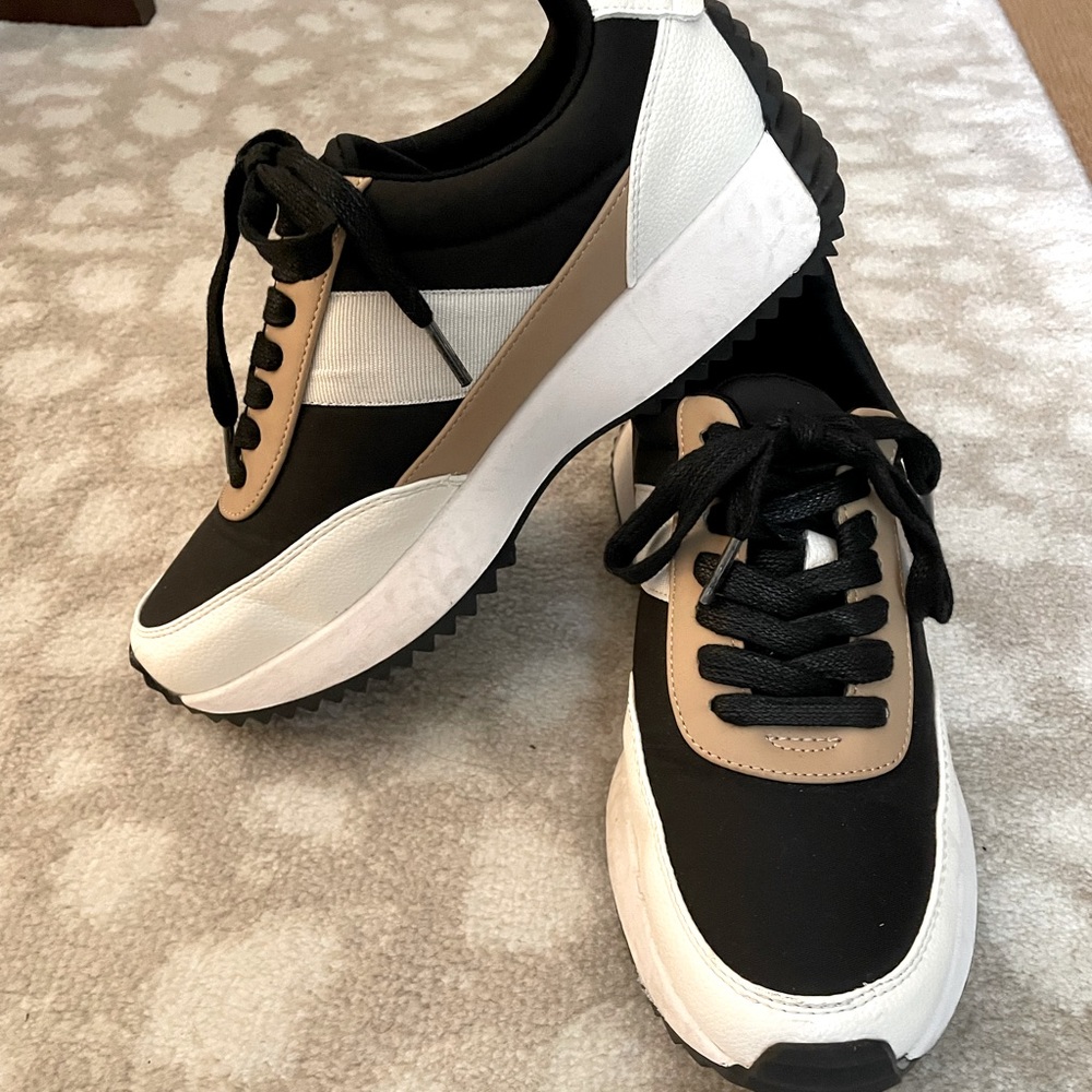 Like new Dolce Vita Breela sneakers